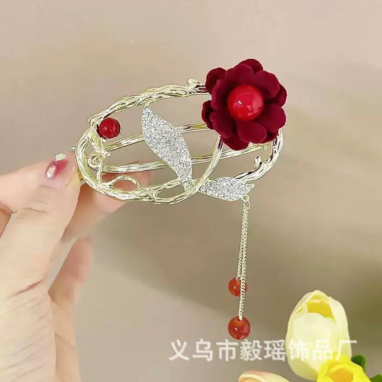 گیره مو چفتی گل رز با طراحی خاص کد ۲۷۱۷